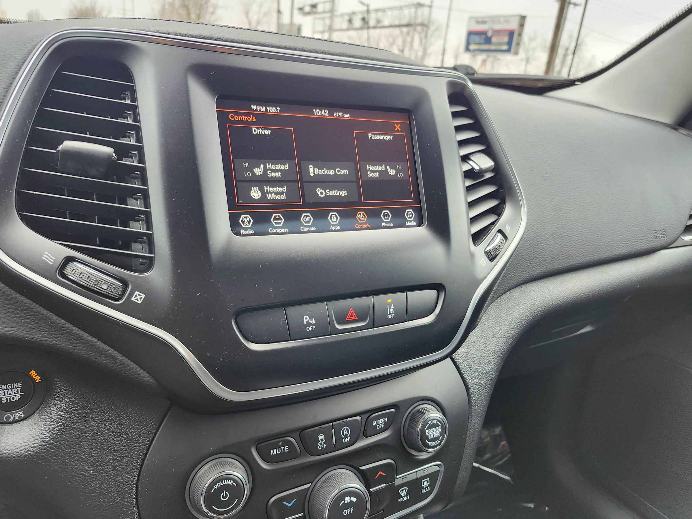 Used 2021 Jeep Cherokee Latitude Plus image 19