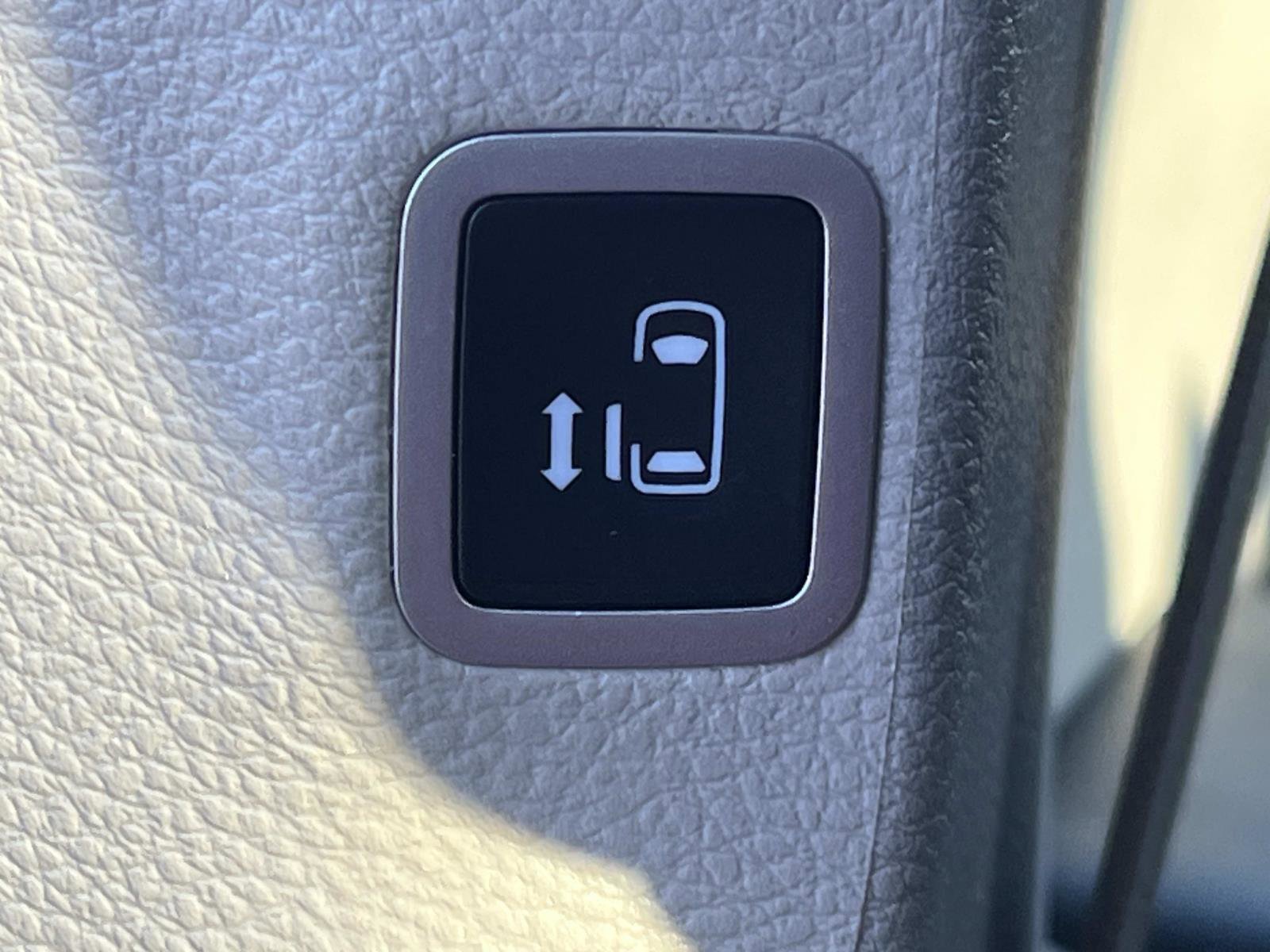 Used 2024 Chrysler Pacifica Touring-L image 21