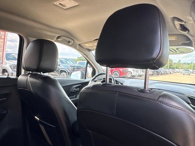 Used 2022 Chevrolet Trax LT w/ LT Convenience Package AWD/4WD image 37