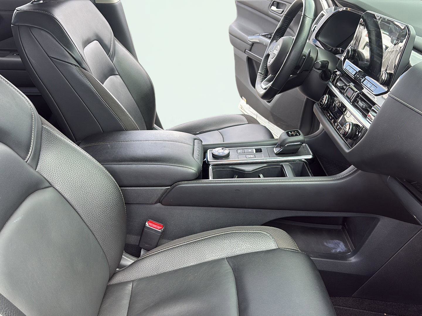 Used 2022 Nissan Pathfinder SL AWD/4WD image 22