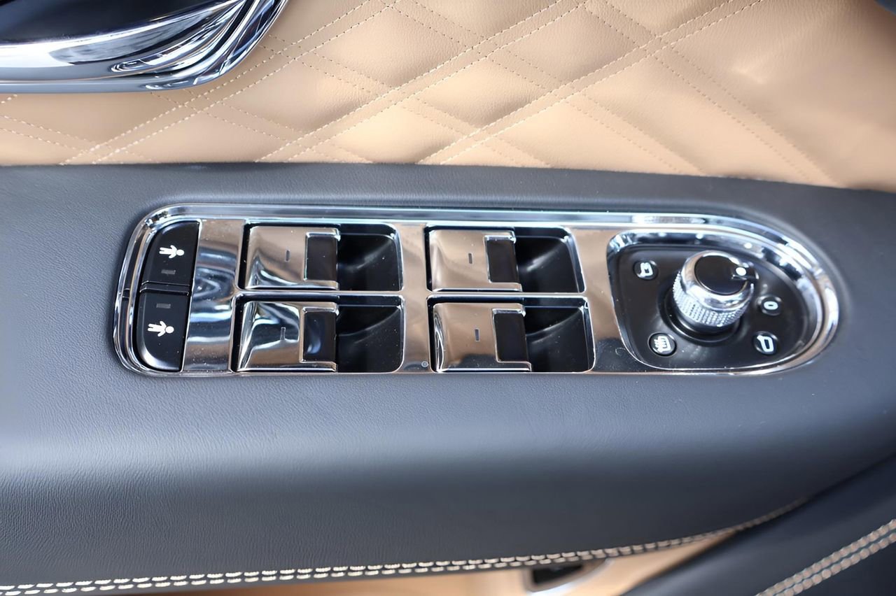 New 2025 Bentley Bentayga image 12
