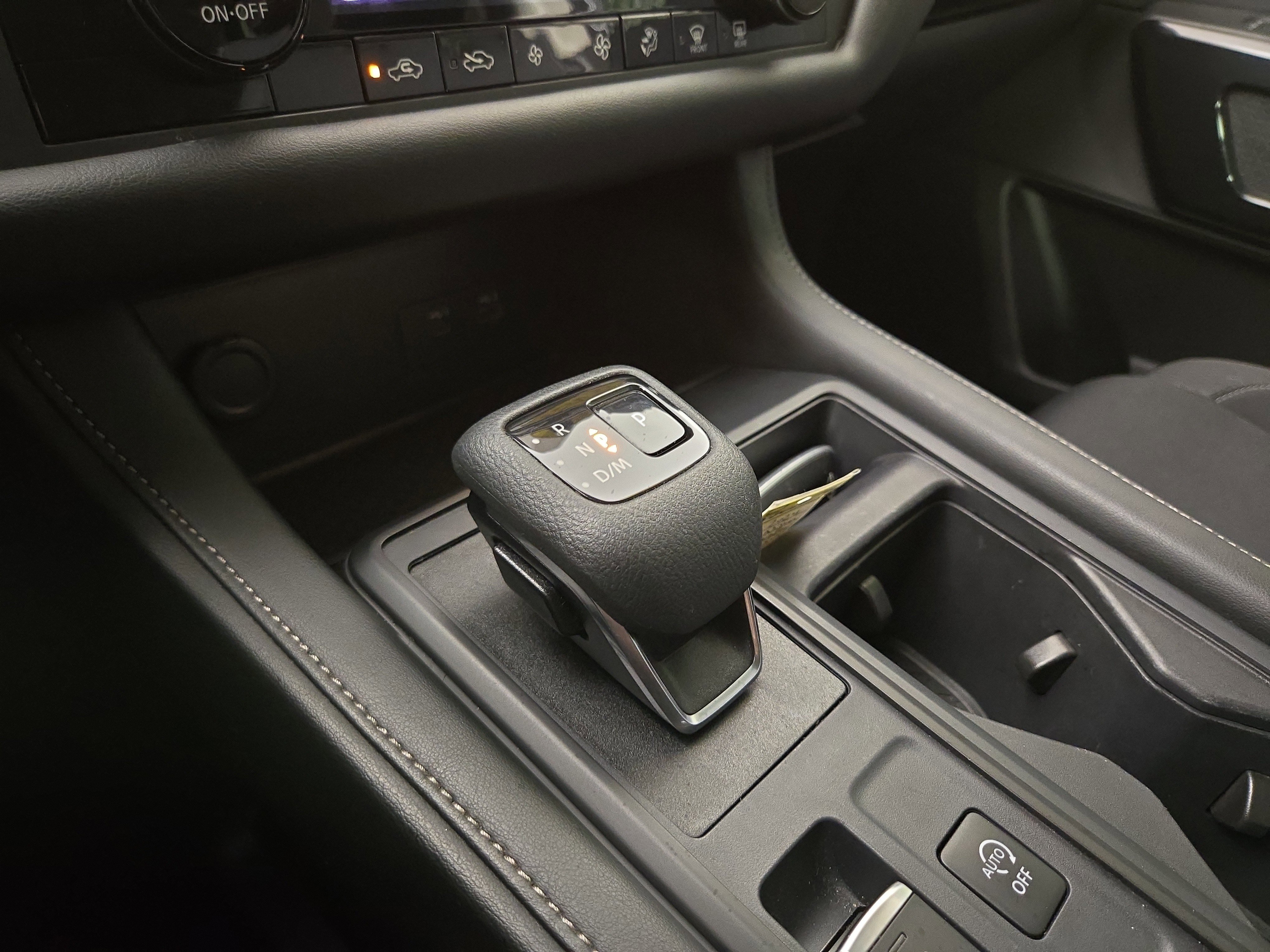 Used 2024 Nissan Pathfinder S image 22