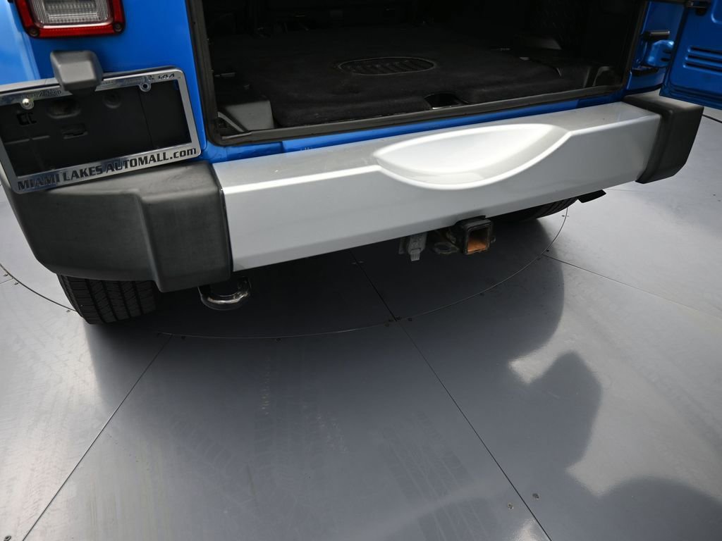 Used 2015 Jeep Wrangler Unlimited Sahara w/ Dual Top Group image 30