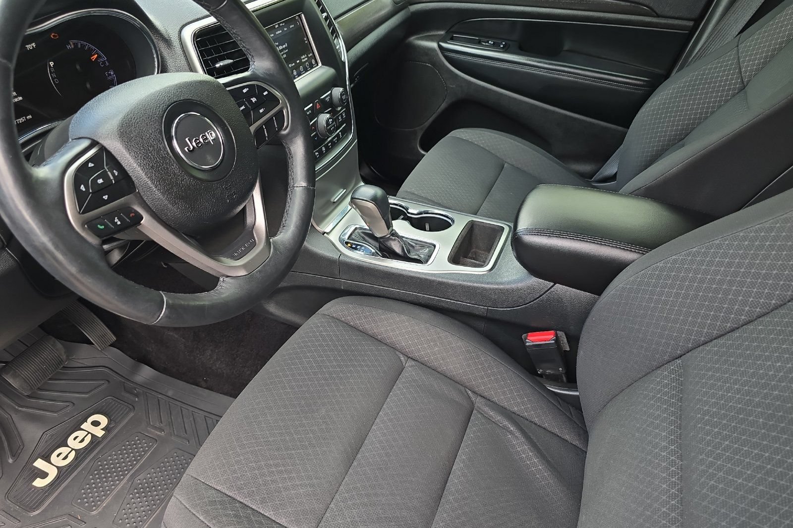 Used 2018 Jeep Grand Cherokee Laredo AWD/4WD image 10