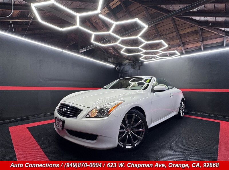 Used 2010 INFINITI G37 Convertible w/ Premium Pkg RWD image 2