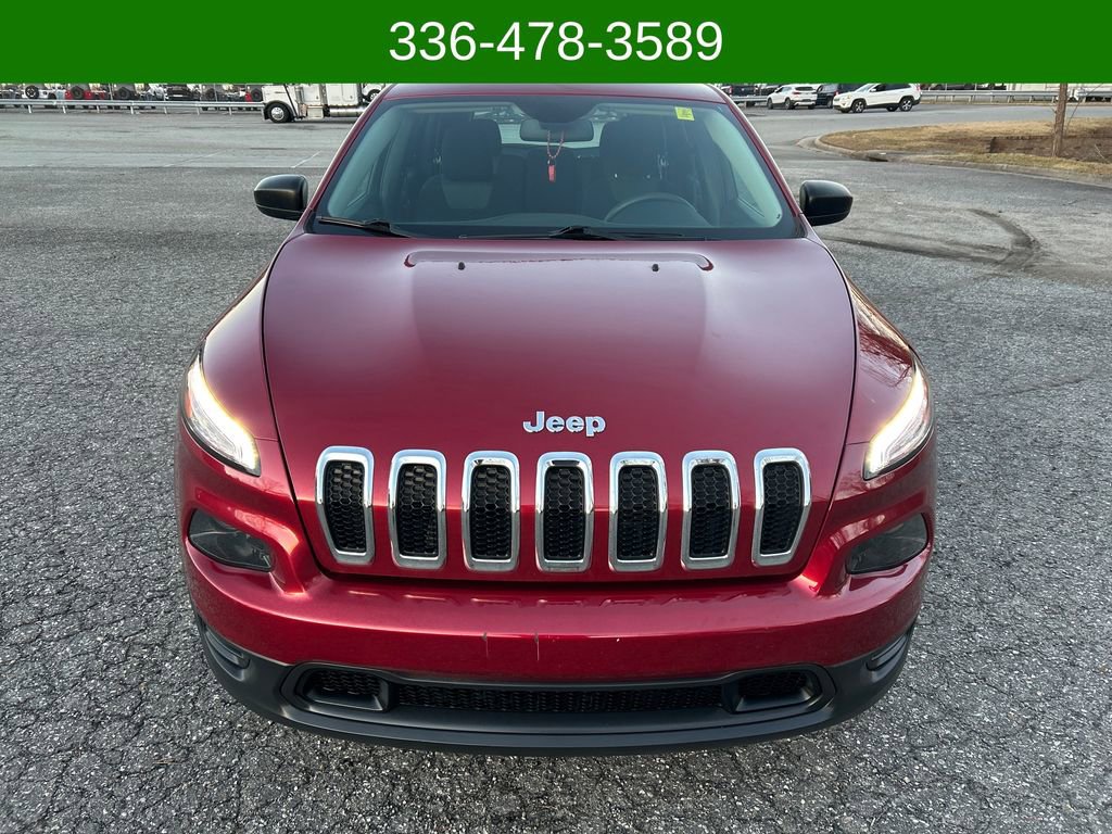 Used 2017 Jeep Cherokee Sport image 8