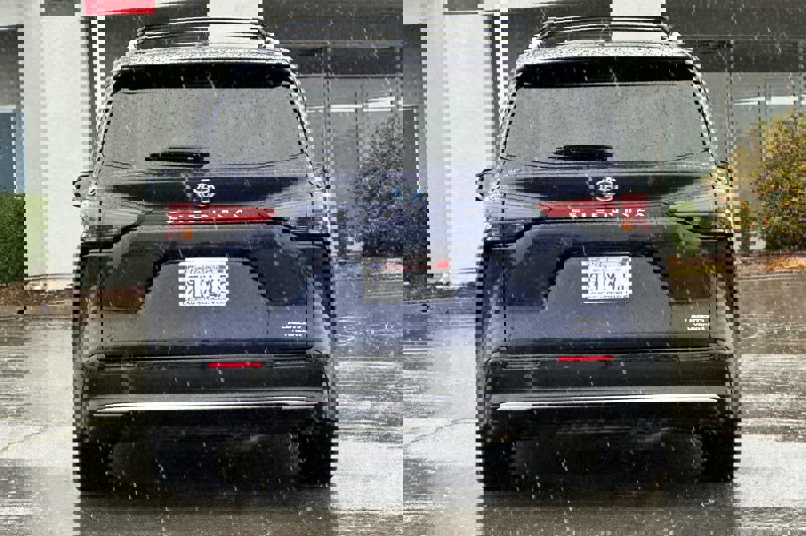 Used 2022 Toyota Sienna Limited image 8