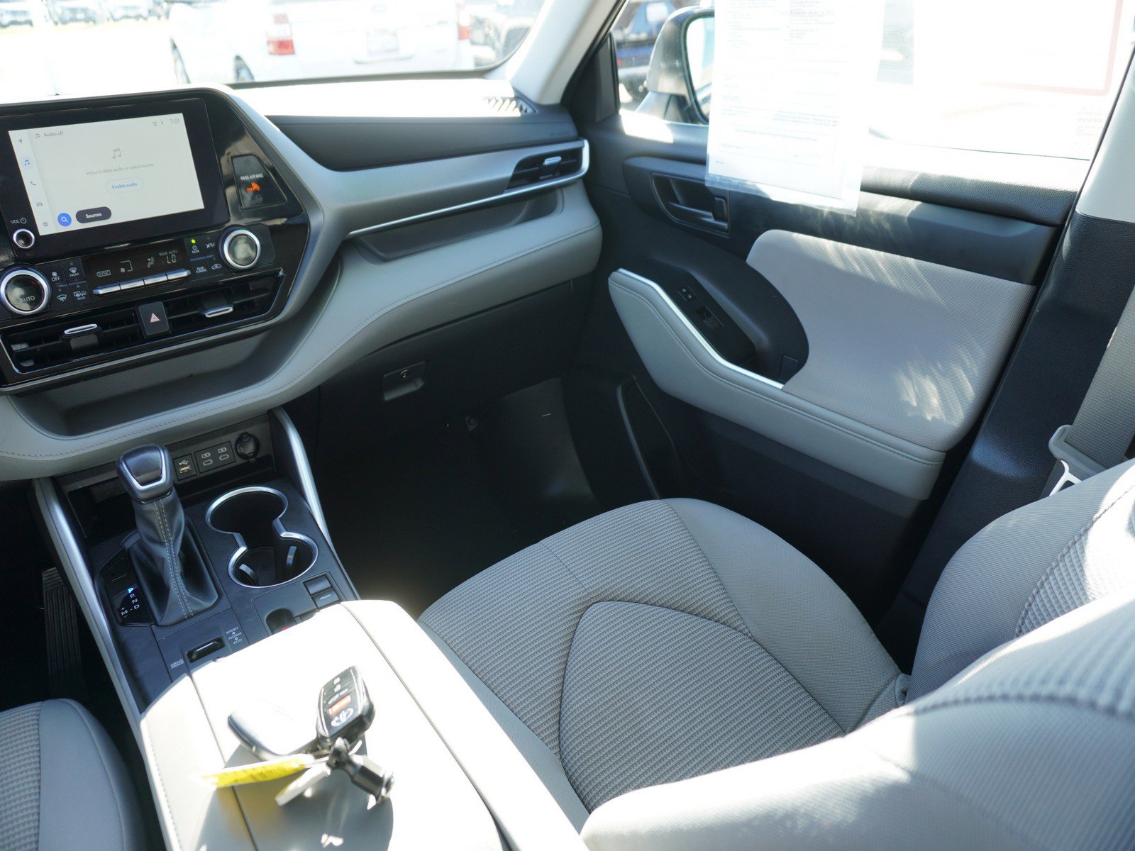 Used 2024 Toyota Highlander LE image 17