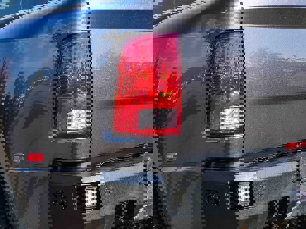 Used 2017 RAM 3500 SLT w/ Luxury Group image 8