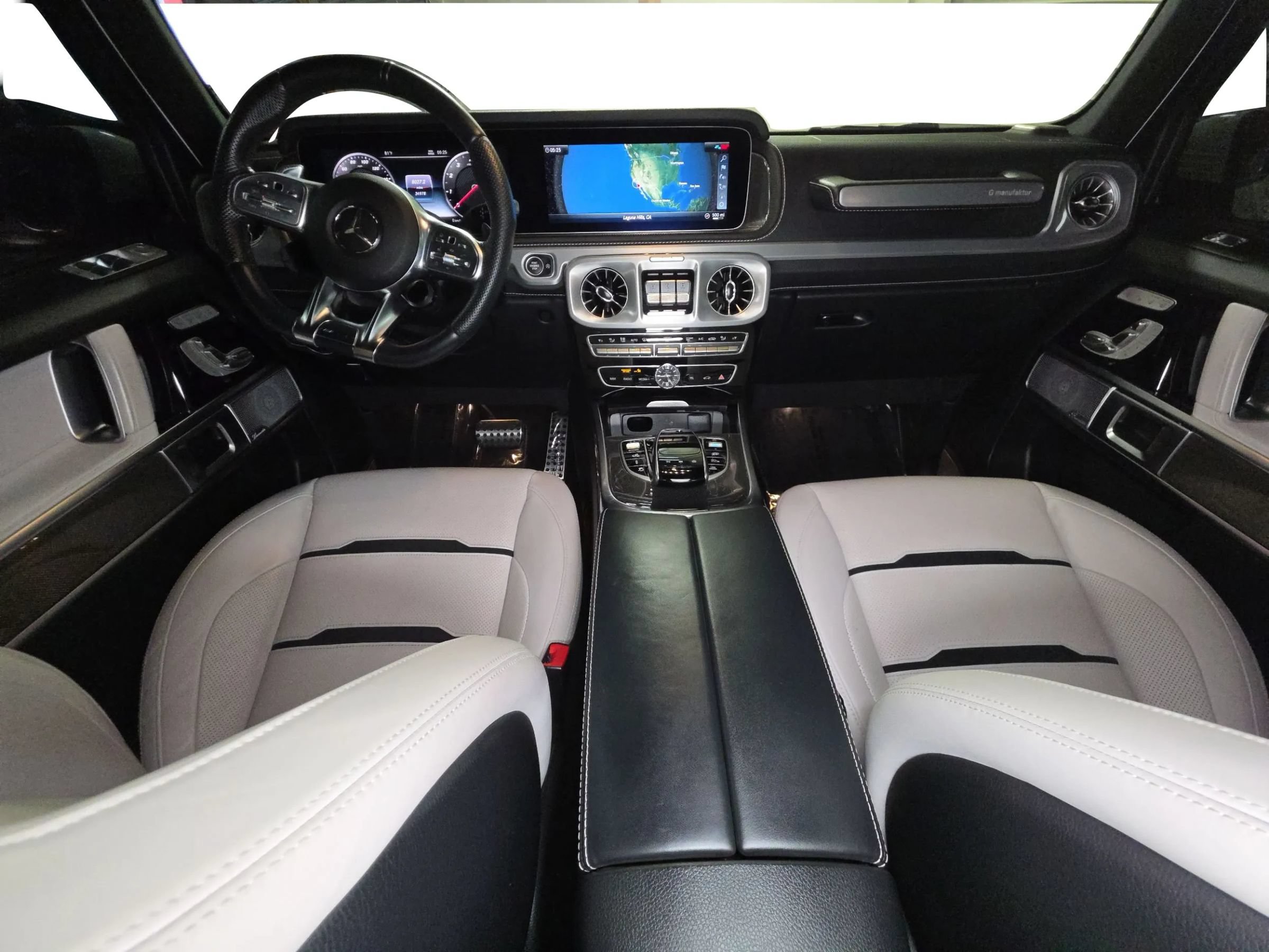 Used 2021 Mercedes-Benz G 63 AMG 4MATIC w/ G Manufaktur Interior Package image 27
