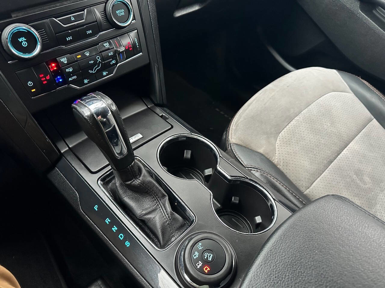 Used 2017 Ford Explorer XLT w/ Equipment Group 202A image 19