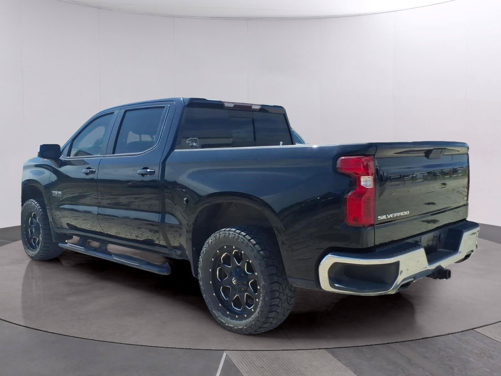 Used 2020 Chevrolet Silverado 1500 LT w/ Texas Edition AWD/4WD image 3
