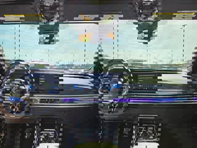 Used 2025 BMW 760i xDrive w/ Premium Package image 19