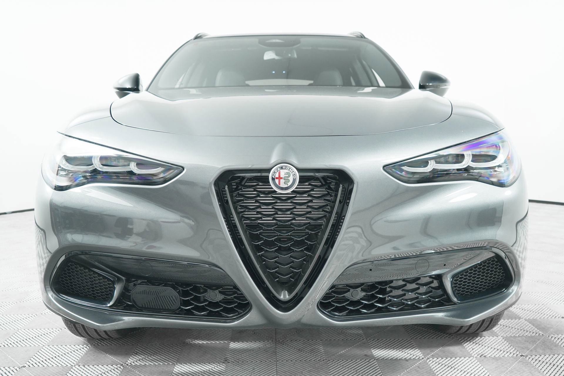 New 2025 Alfa Romeo Stelvio Sprint AWD/4WD image 2