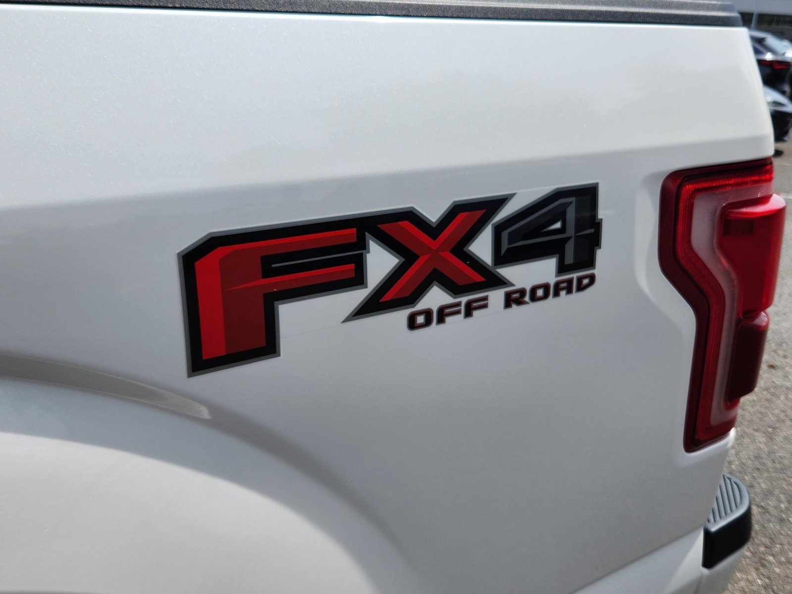 Used 2016 Ford F150 Platinum w/ Equipment Group 701A Luxury AWD/4WD image 19