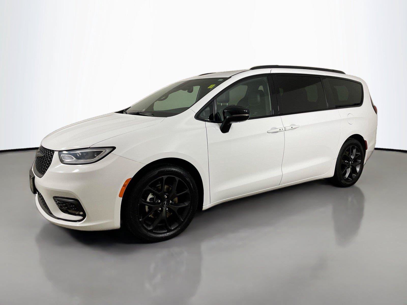 Used 2025 Chrysler Pacifica Limited FWD image 8