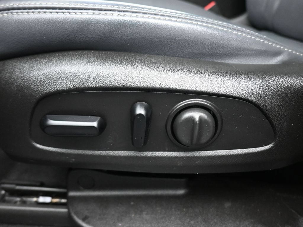 Used 2018 Buick Enclave Essence AWD/4WD image 13