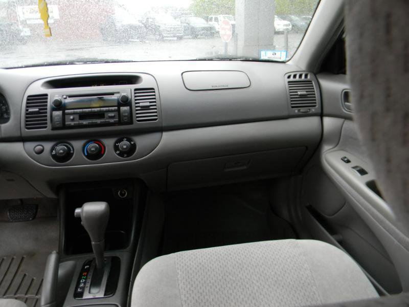 Used 2004 Toyota Camry LE FWD image 17