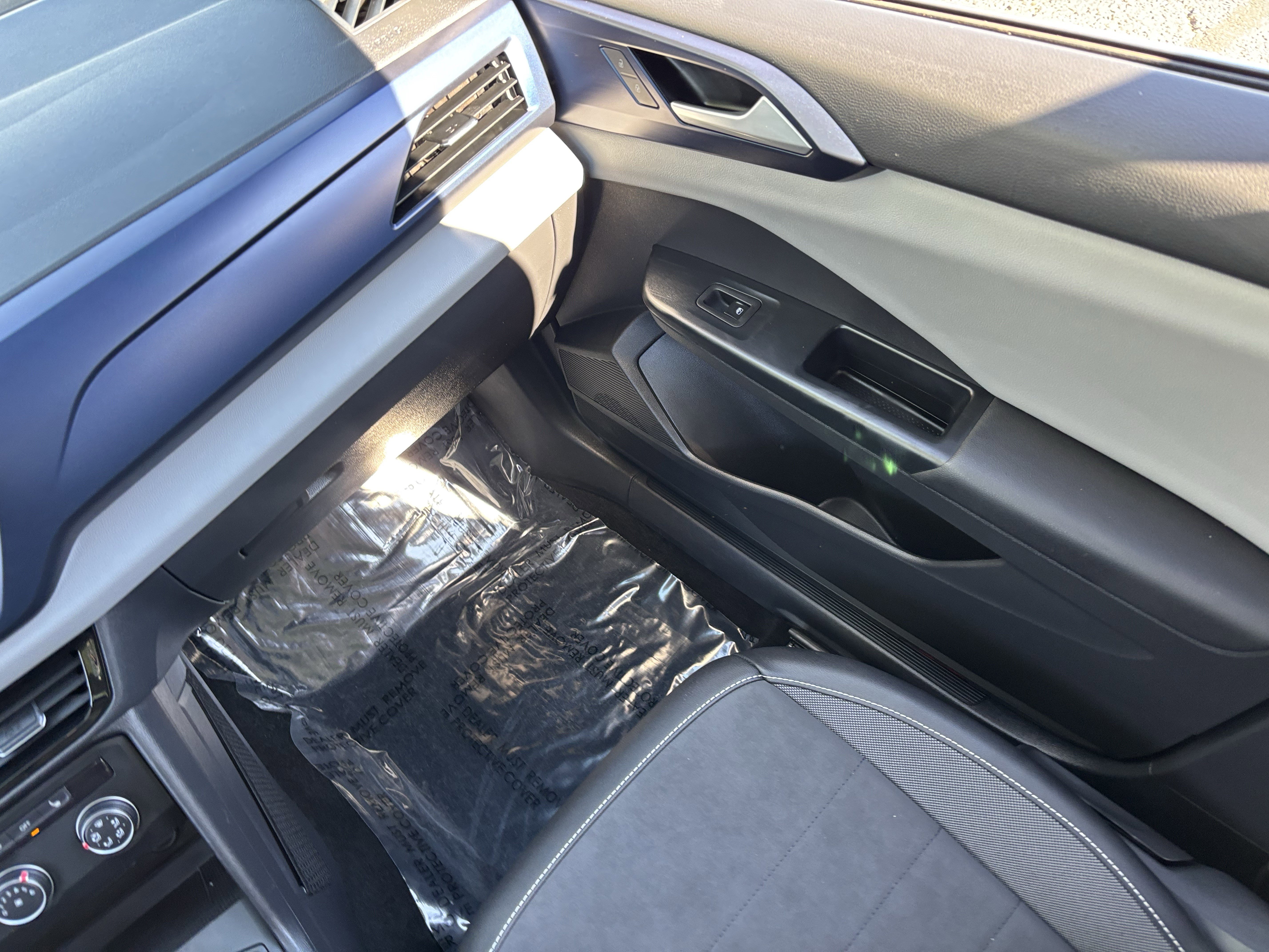 Certified 2022 Volkswagen Taos SE w/ Panoramic Sunroof Package image 14