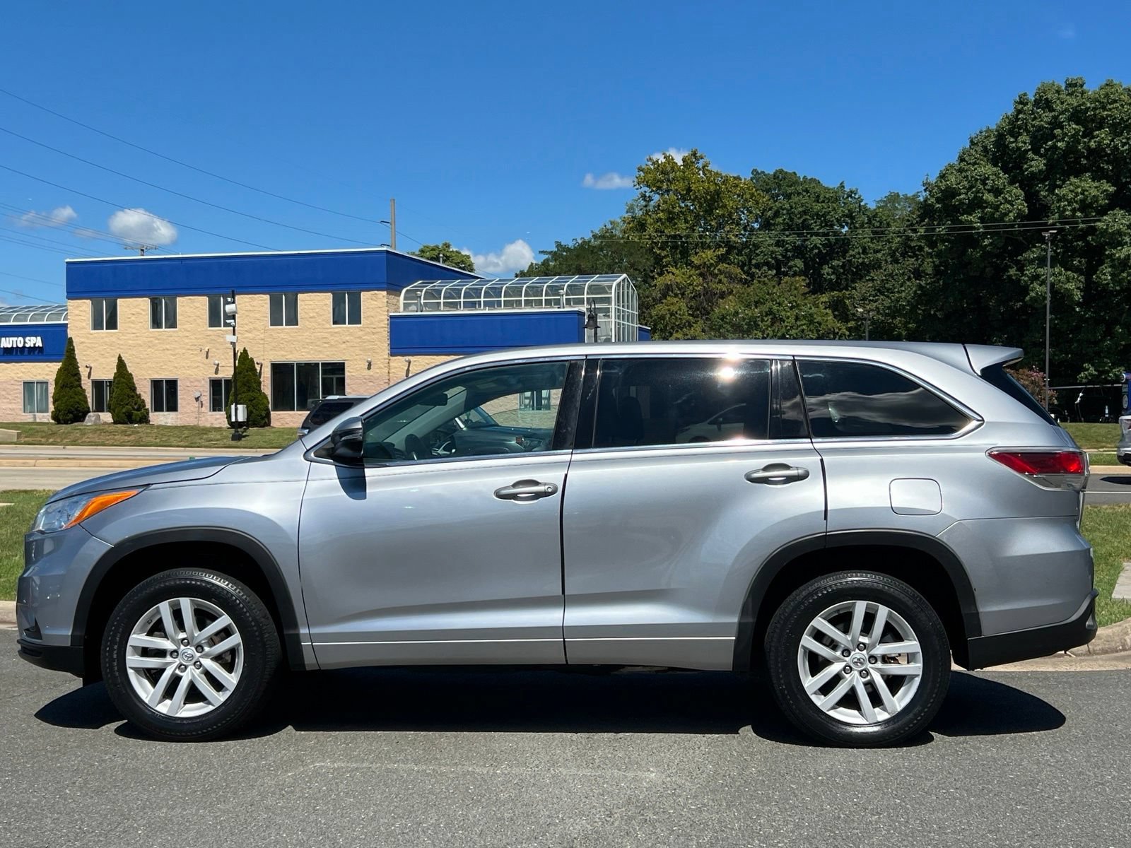Used 2014 Toyota Highlander LE FWD image 22