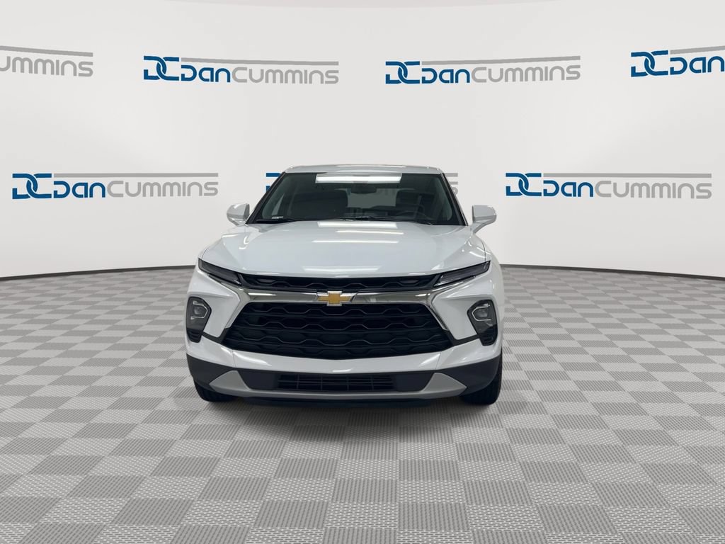 Used 2025 Chevrolet Blazer LT AWD/4WD image 3