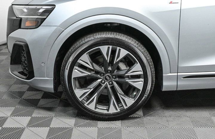 New 2025 Audi Q8 Premium Plus image 28