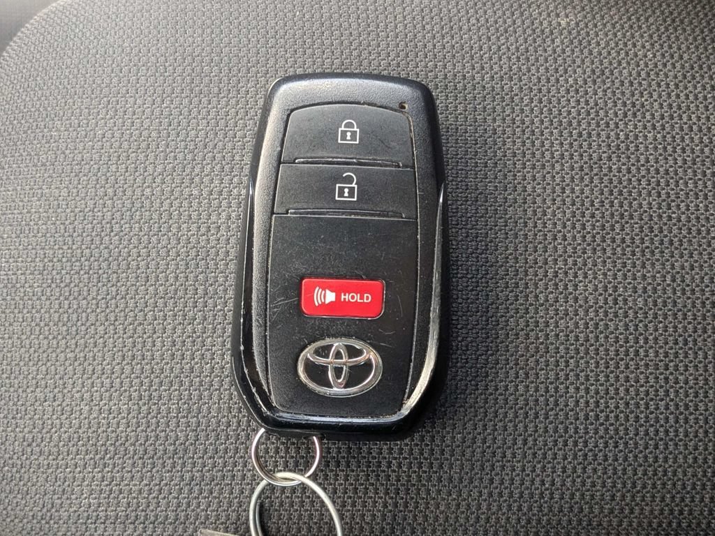 Used 2023 Toyota Corolla Cross LE FWD image 30