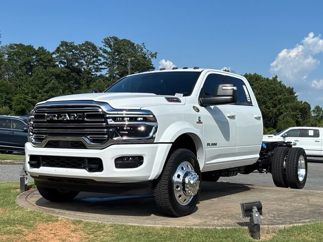 New 2026 RAM 4500 4x4 Crew Cab DRW w/ Laramie Trim Package image 3