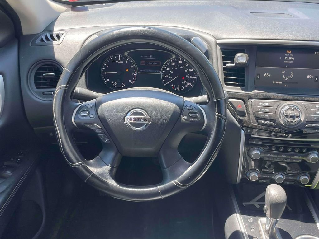 Used 2020 Nissan Pathfinder S AWD/4WD image 15