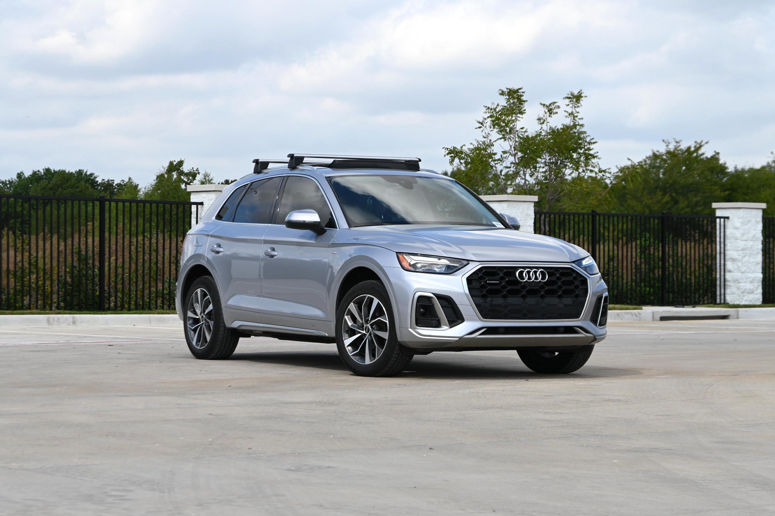 Used 2022 Audi Q5 2.0T Premium Plus w/ Premium Plus Package AWD/4WD image 2