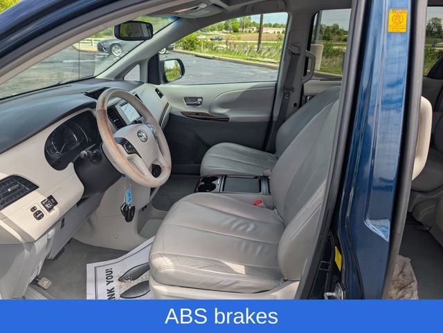 Used 2011 Toyota Sienna XLE w/ Entertainment Pkg FWD image 12