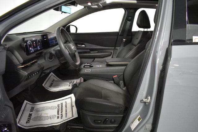Used 2024 Nissan Ariya AWD image 11
