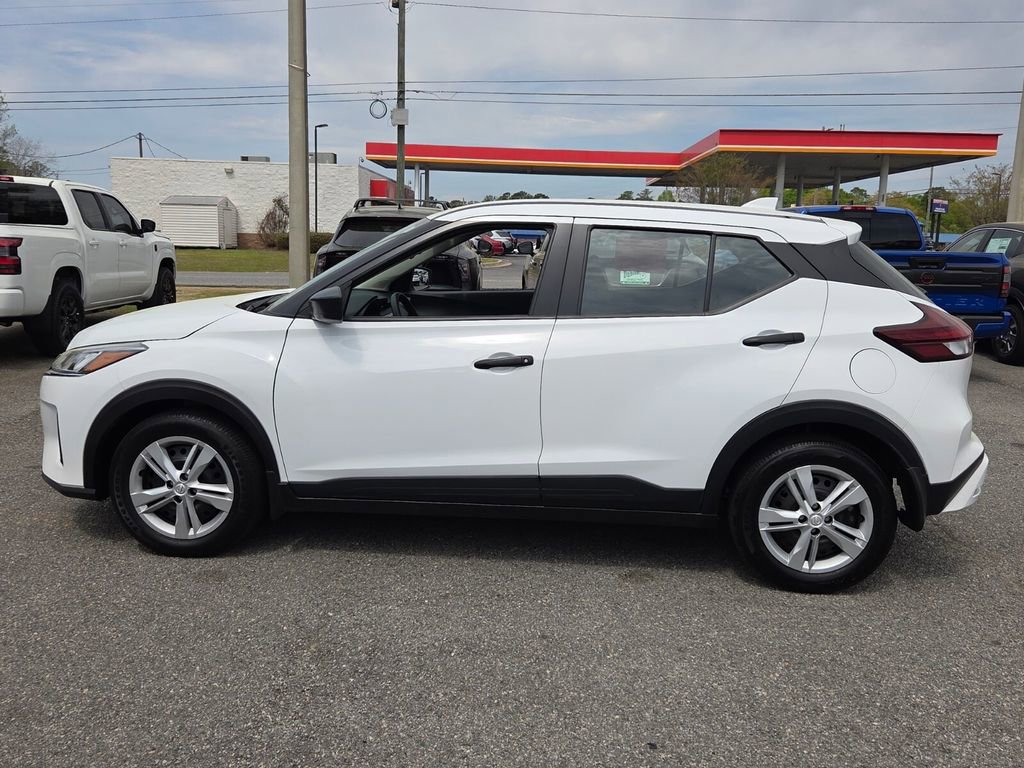 Used 2025 Nissan Kicks Play S image 2
