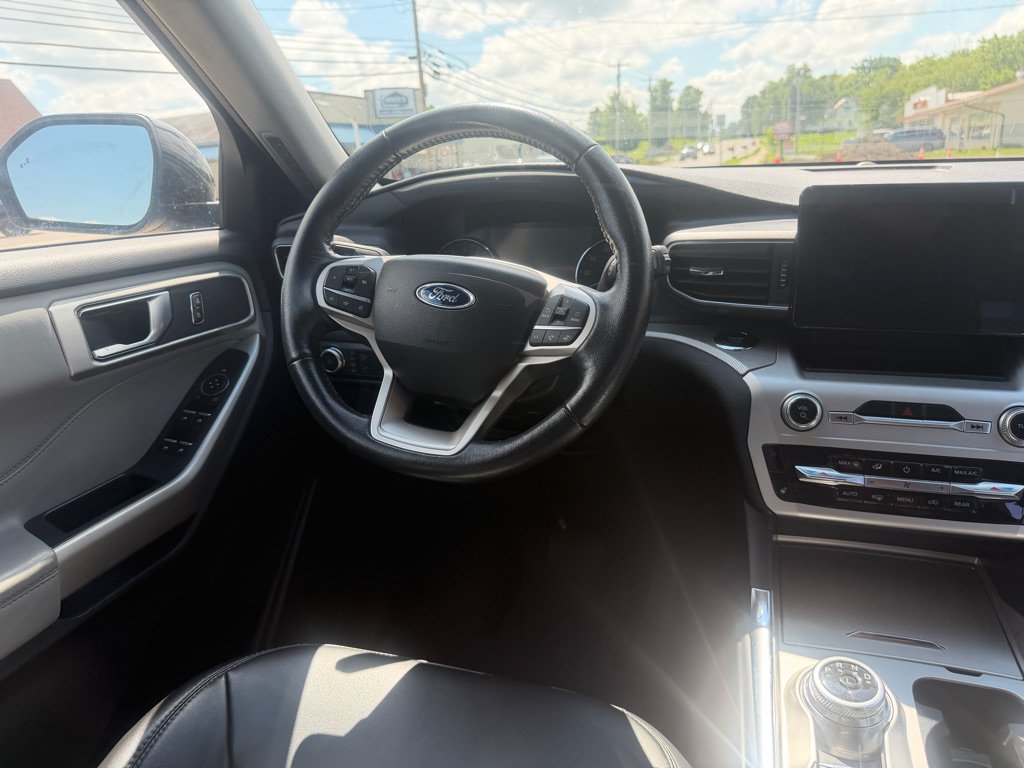 Used 2022 Ford Explorer XLT w/ Equipment Group 202A AWD/4WD image 33