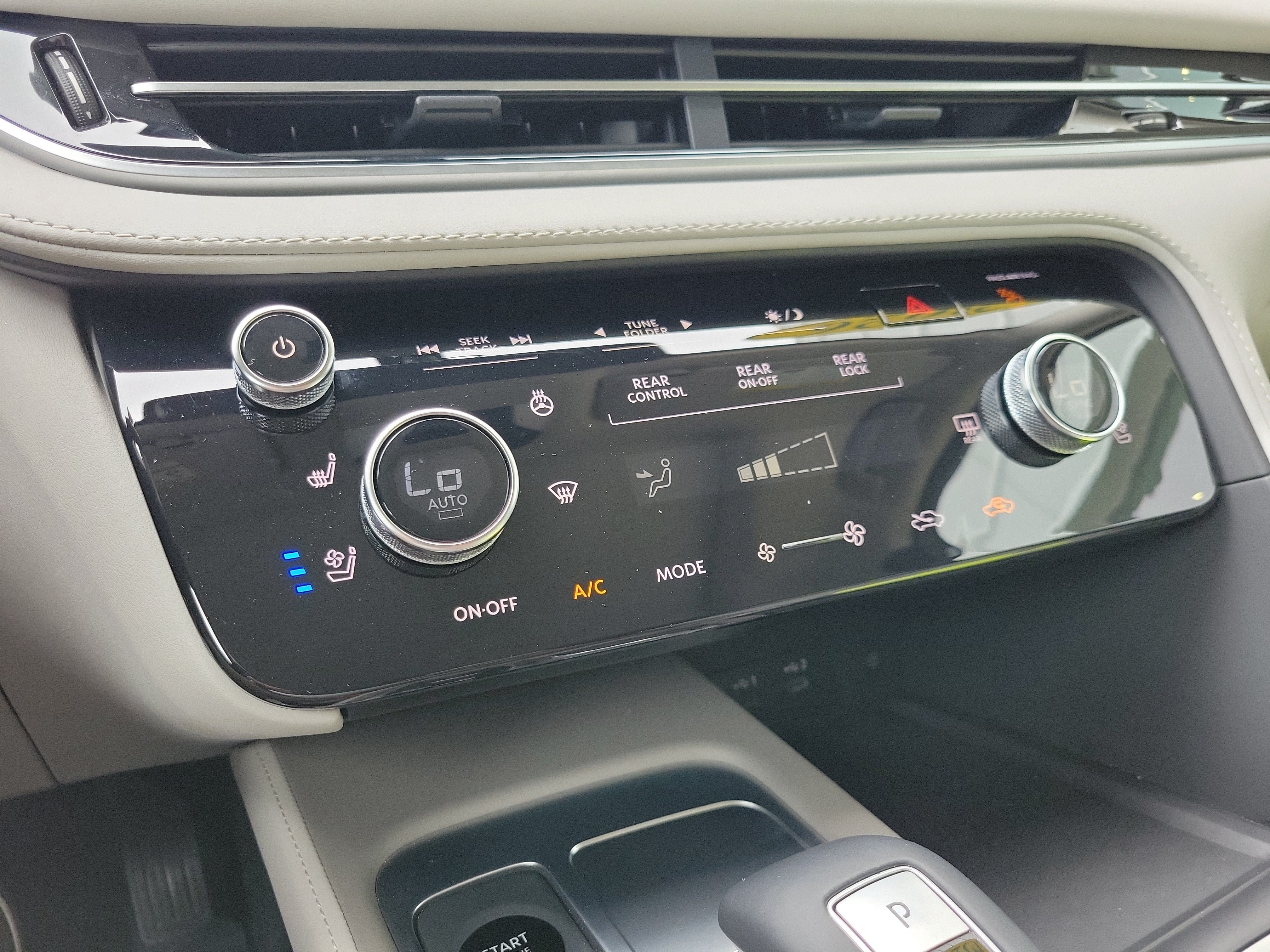 Certified 2026 INFINITI QX60 Luxe w/ Cargo Package FWD image 24