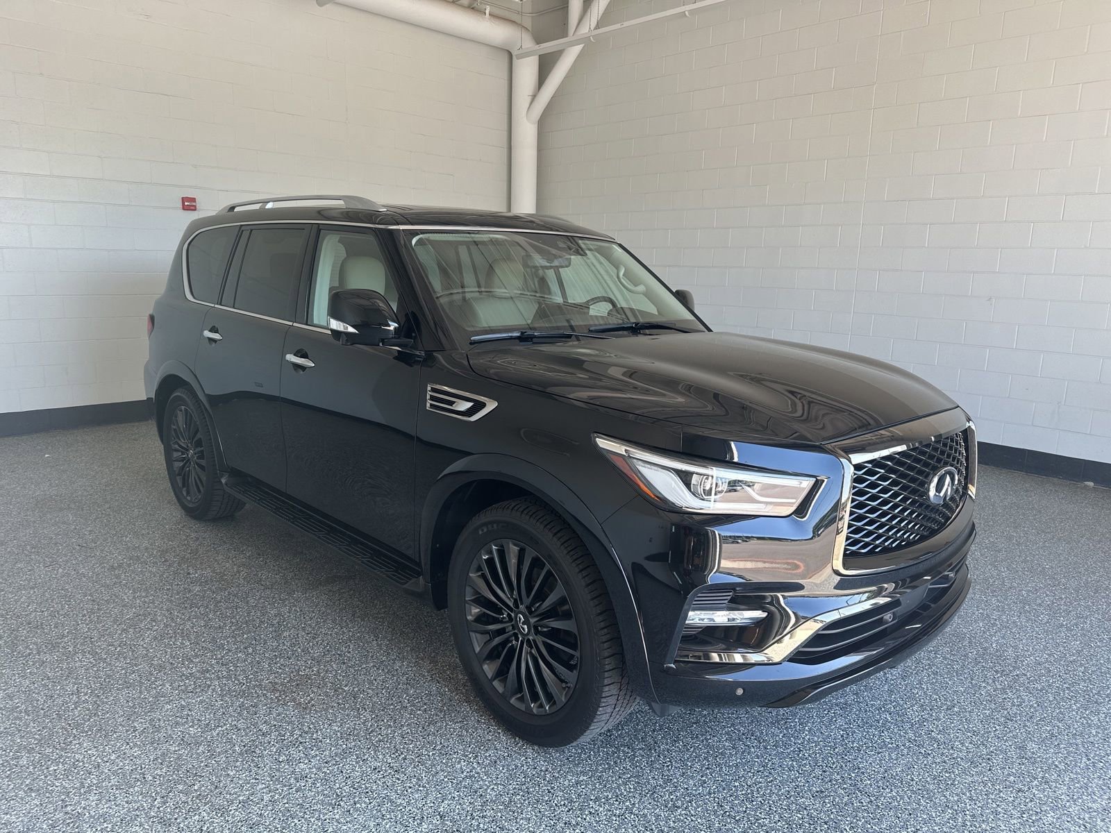 Certified 2023 INFINITI QX80 Premium Select w/ Cargo Package RWD image 4