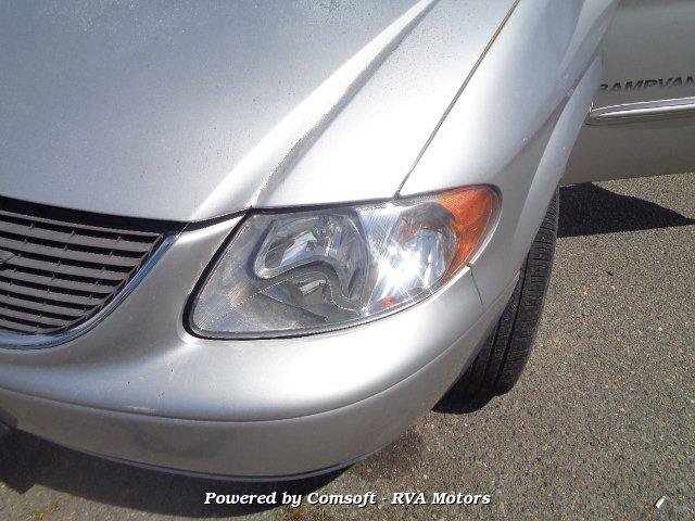 Used 2003 Chrysler Town & Country LX image 21