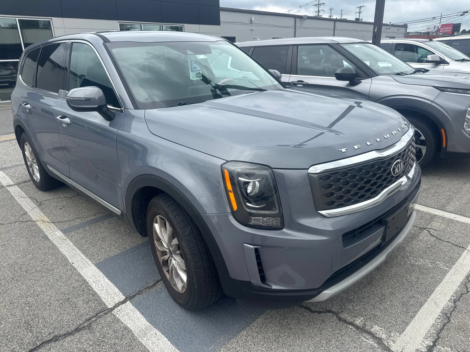 Used 2020 Kia Telluride LX AWD/4WD image 3