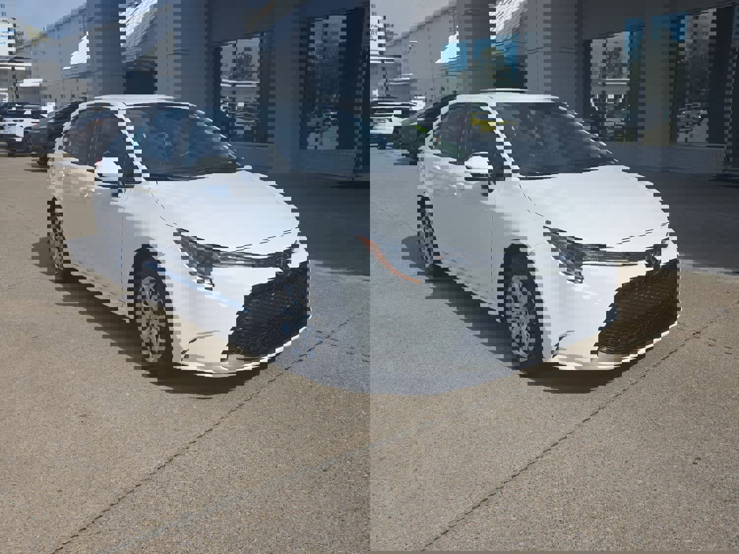 Used 2021 Toyota Corolla LE image 3