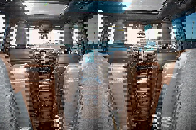 Used 2023 Ford Explorer King Ranch w/ Technology Package image 19