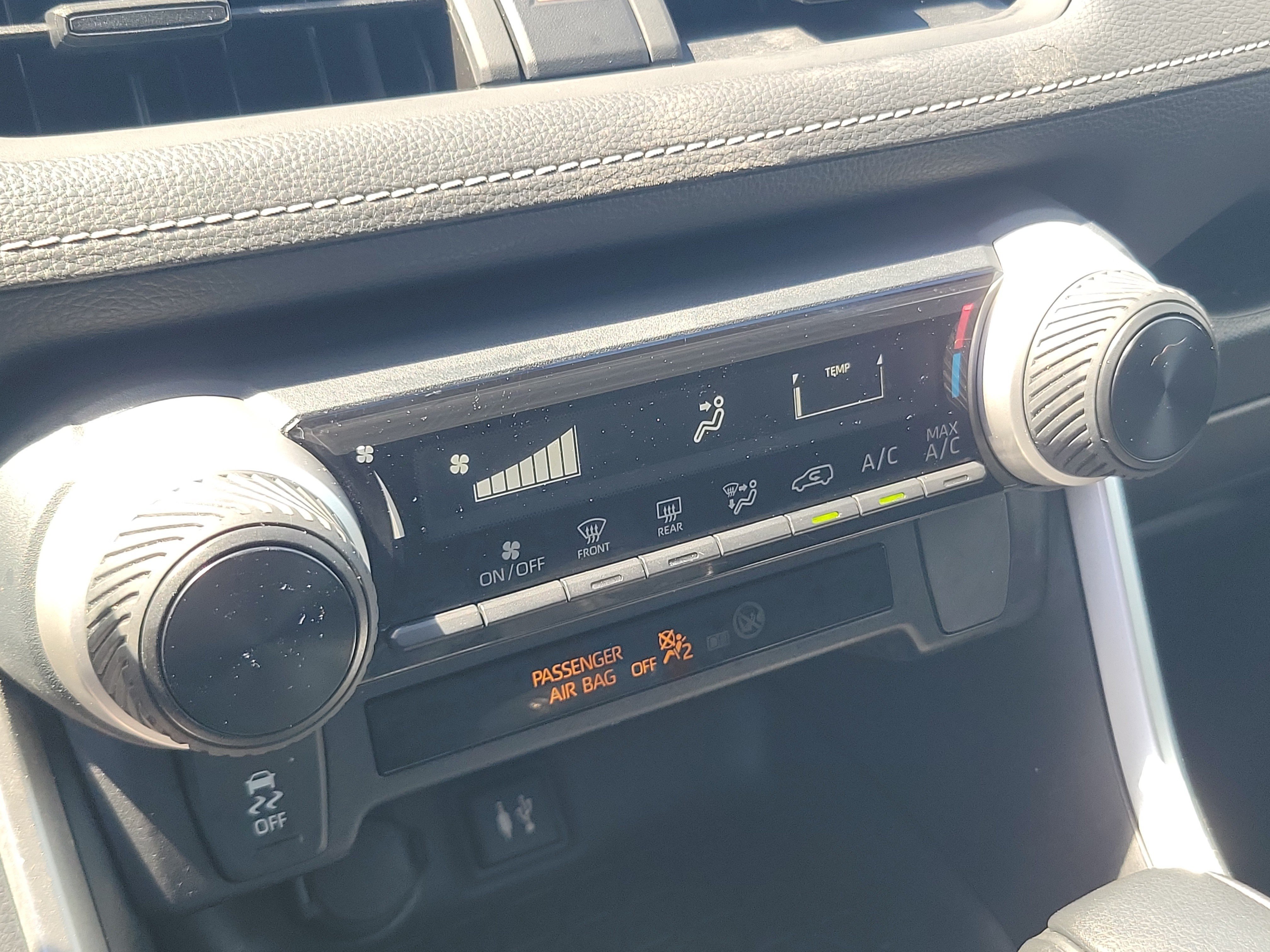 Used 2019 Toyota RAV4 LE FWD image 23