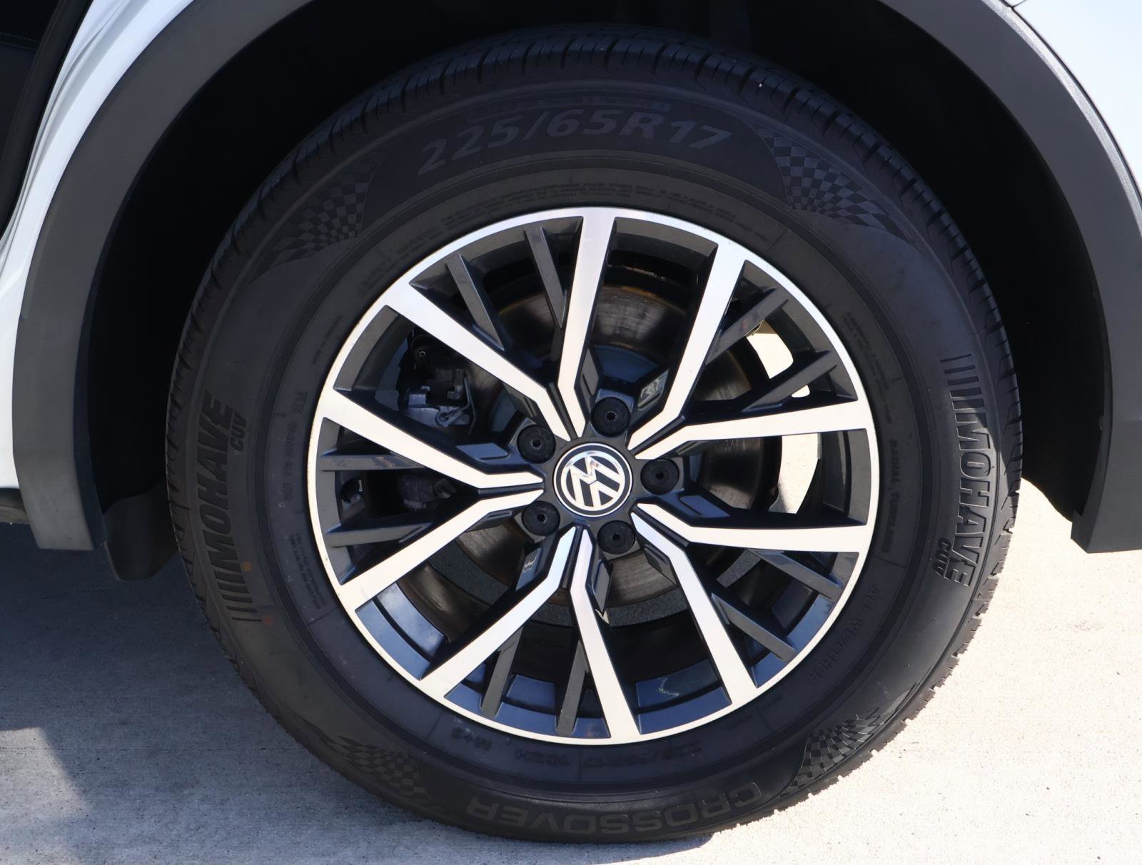 Used 2020 Volkswagen Tiguan SE image 8