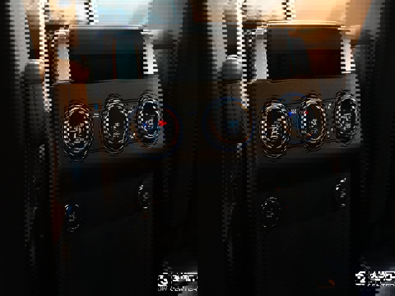 Used 2020 Land Rover Discovery HSE Luxury image 30