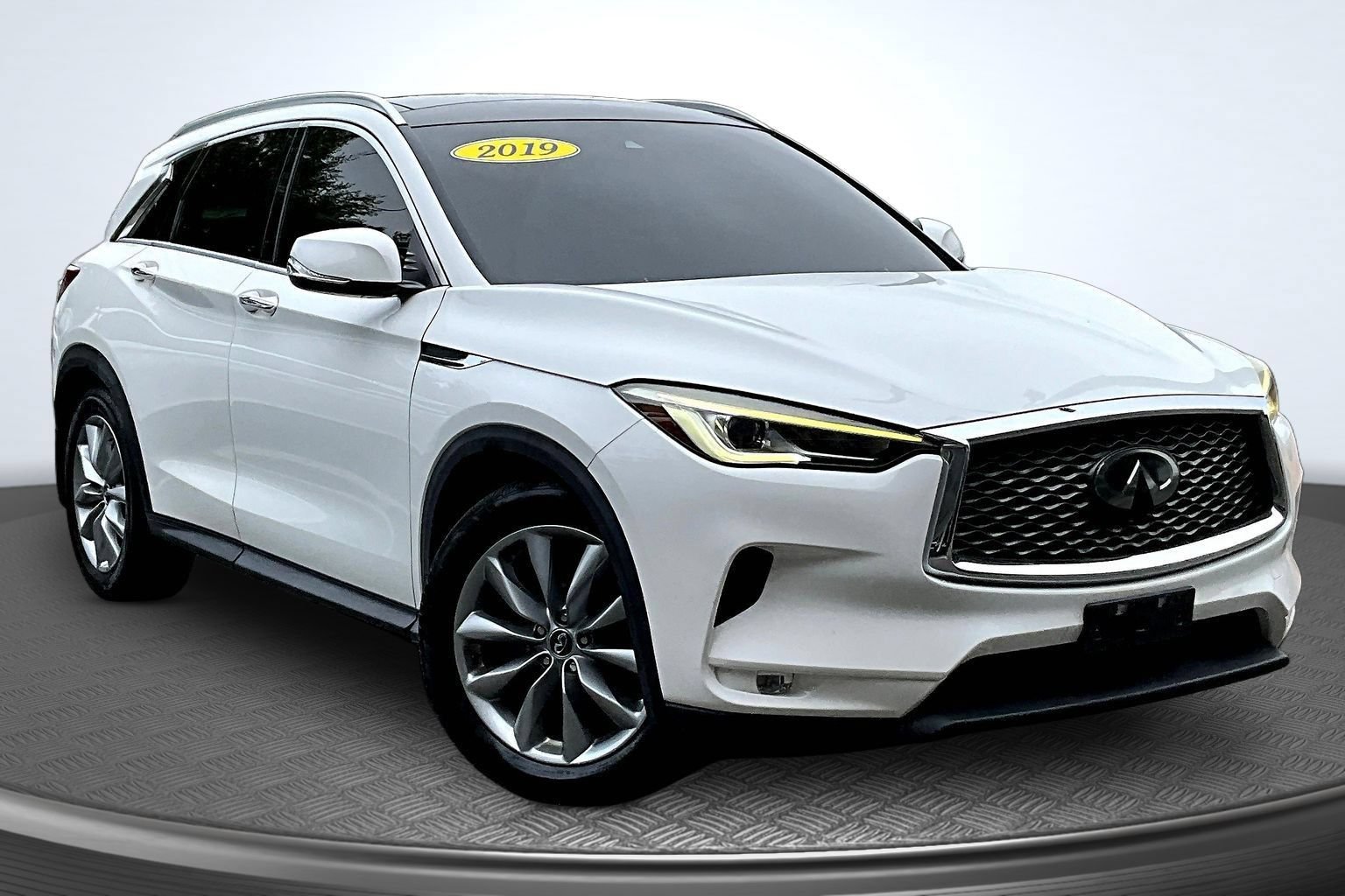 Used 2019 INFINITI QX50 Luxe w/ Navigation Package AWD/4WD image 2
