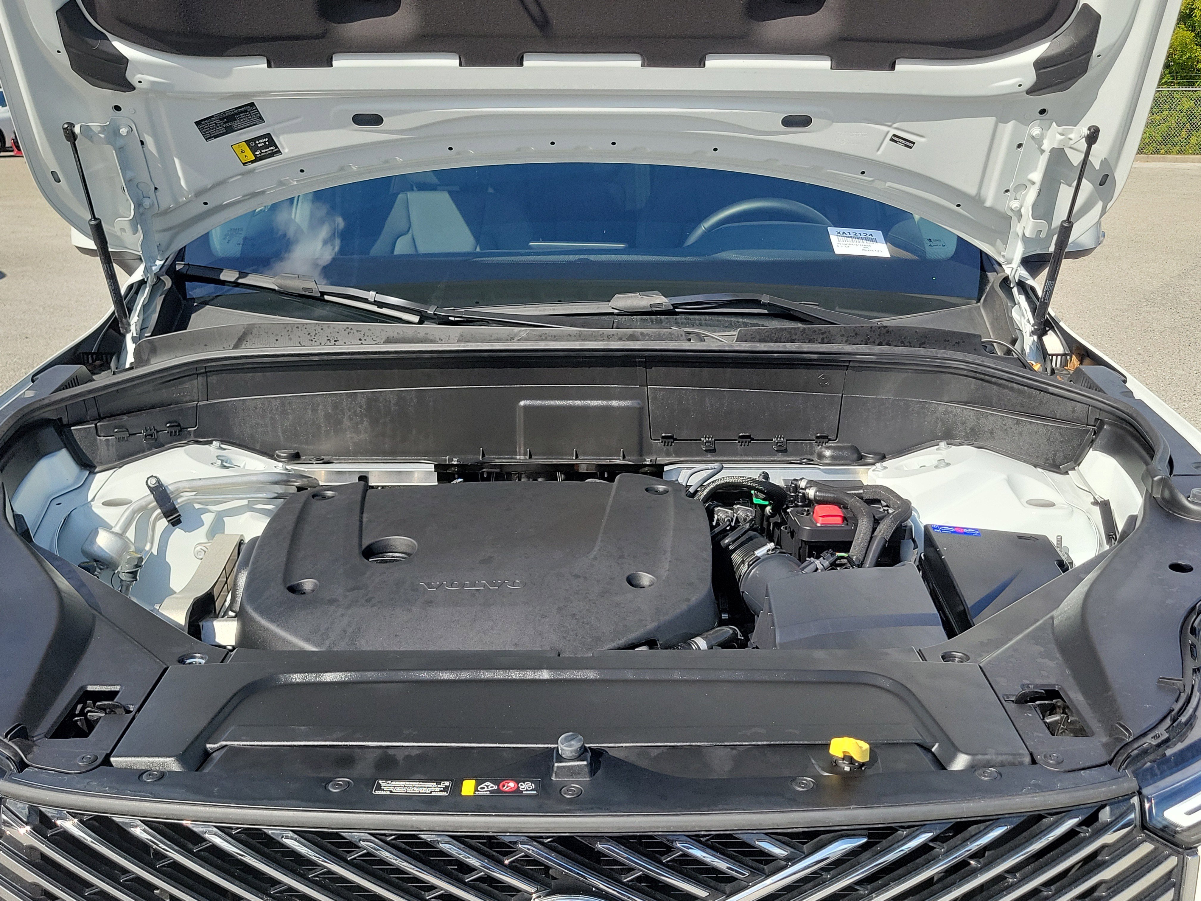 Used 2025 Volvo XC90 B6 Plus image 33