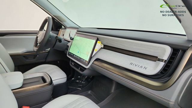 Used 2025 Rivian R1T Premium AWD/4WD image 21