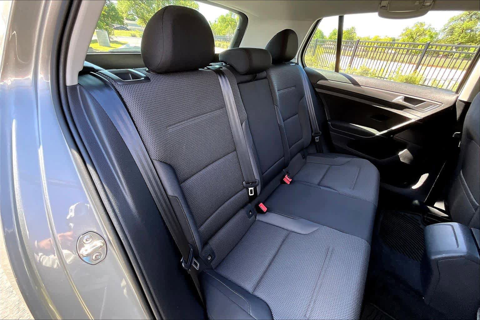 Used 2019 Volkswagen Golf S image 20