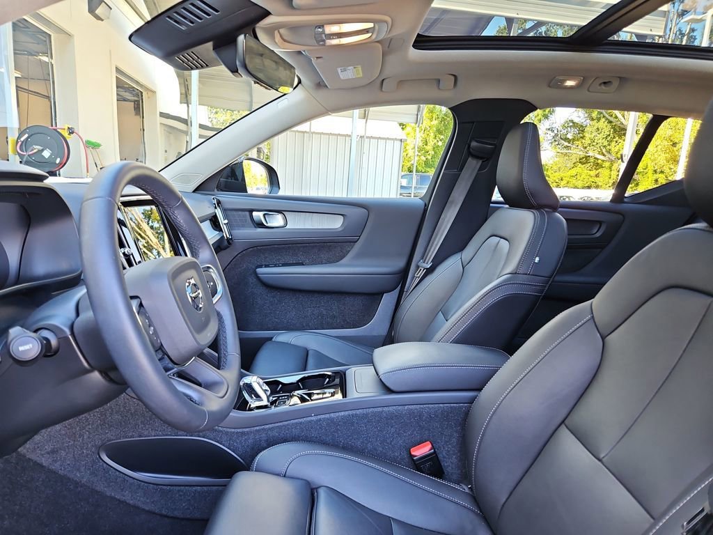 Used 2024 Volvo XC40 B5 Plus w/ Climate Package image 20