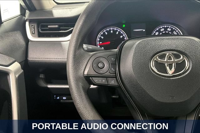 Used 2020 Toyota RAV4 LE AWD/4WD image 14