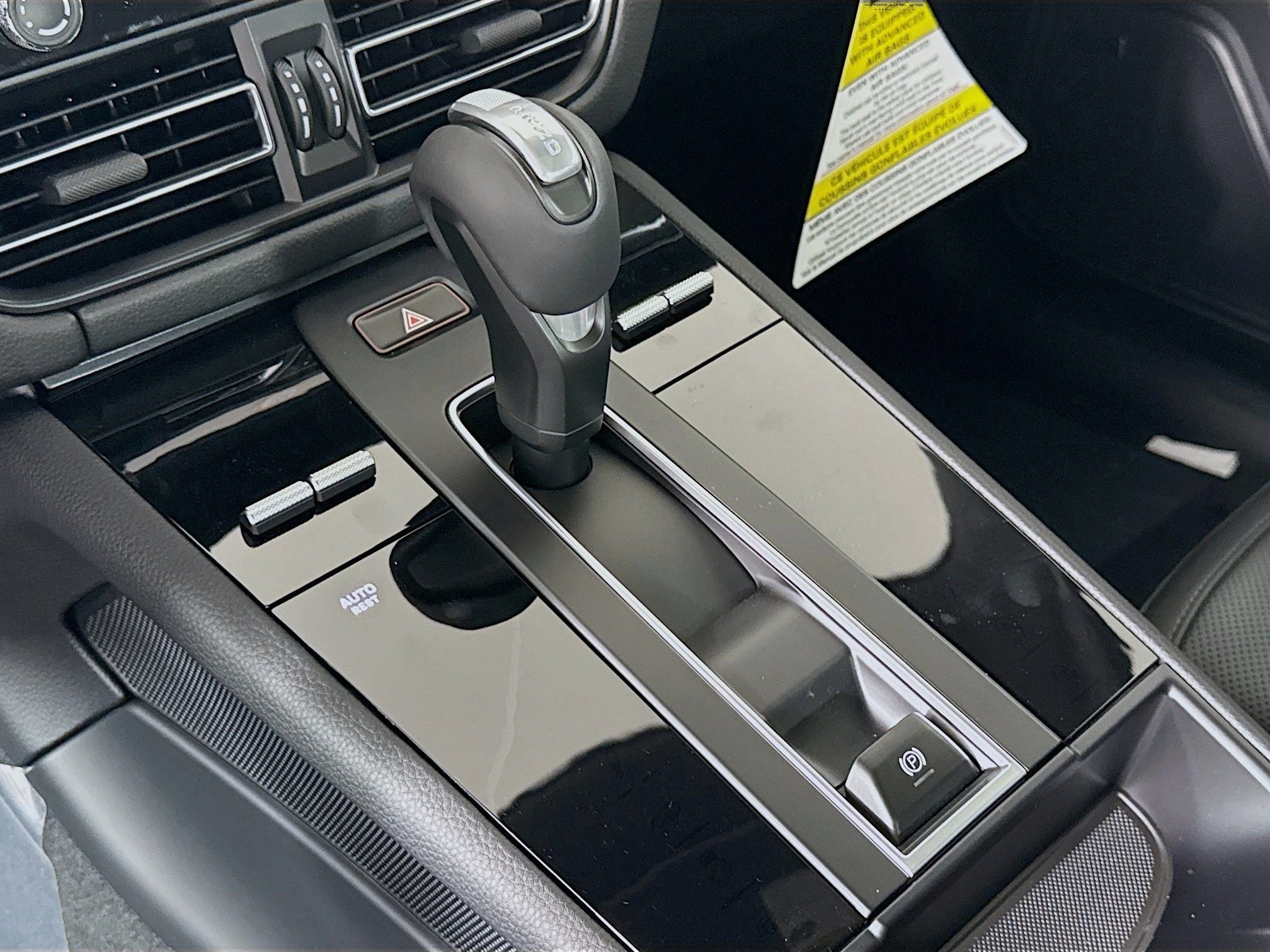 Certified 2025 Porsche Macan AWD/4WD image 15